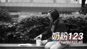 女子超市买了21罐奶粉 才吃4罐发现有棉絮状异物 女子超市买了21罐奶粉 才吃4罐发现有棉絮状异物