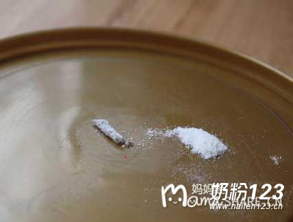 网爆美赞臣婴儿奶粉中惊现活虫 两日后变成飞蛾